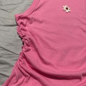 Wild Fable Pink Ruched Tank Top with Shell Flower - Large